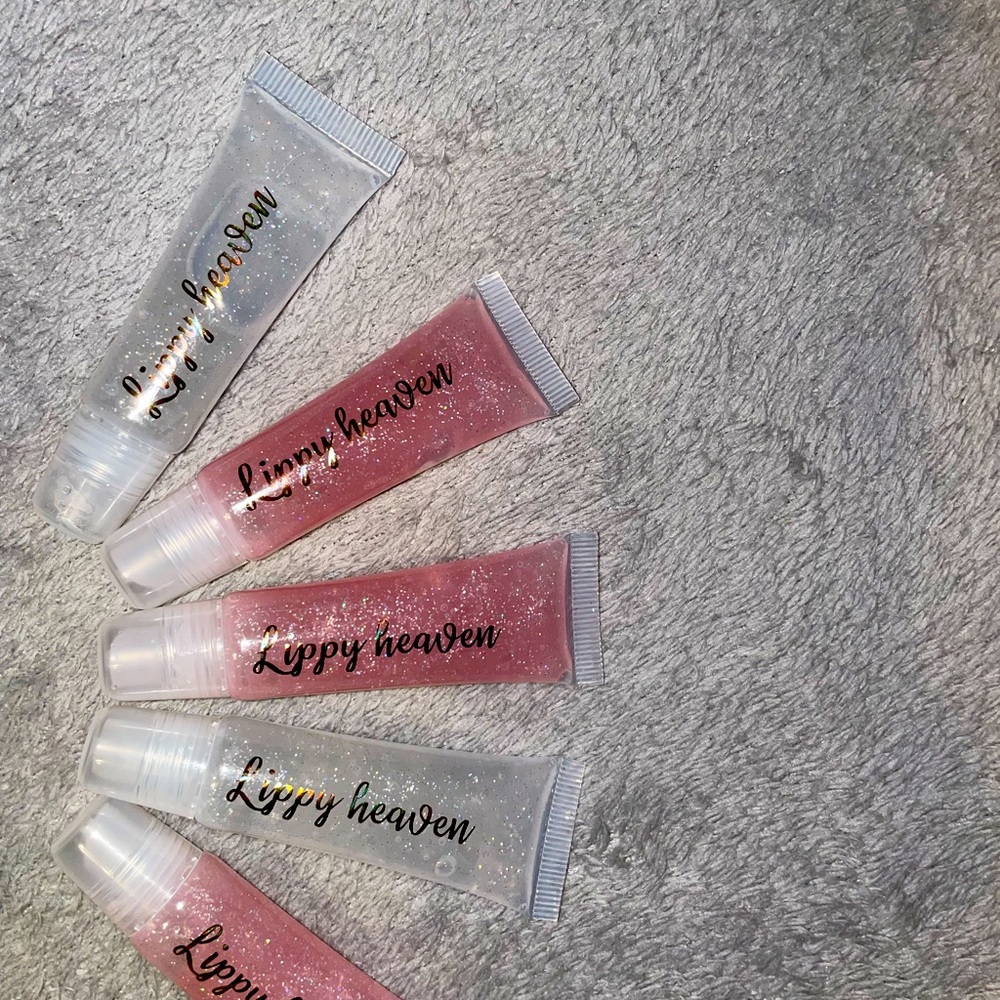 Sheer glitter gloss